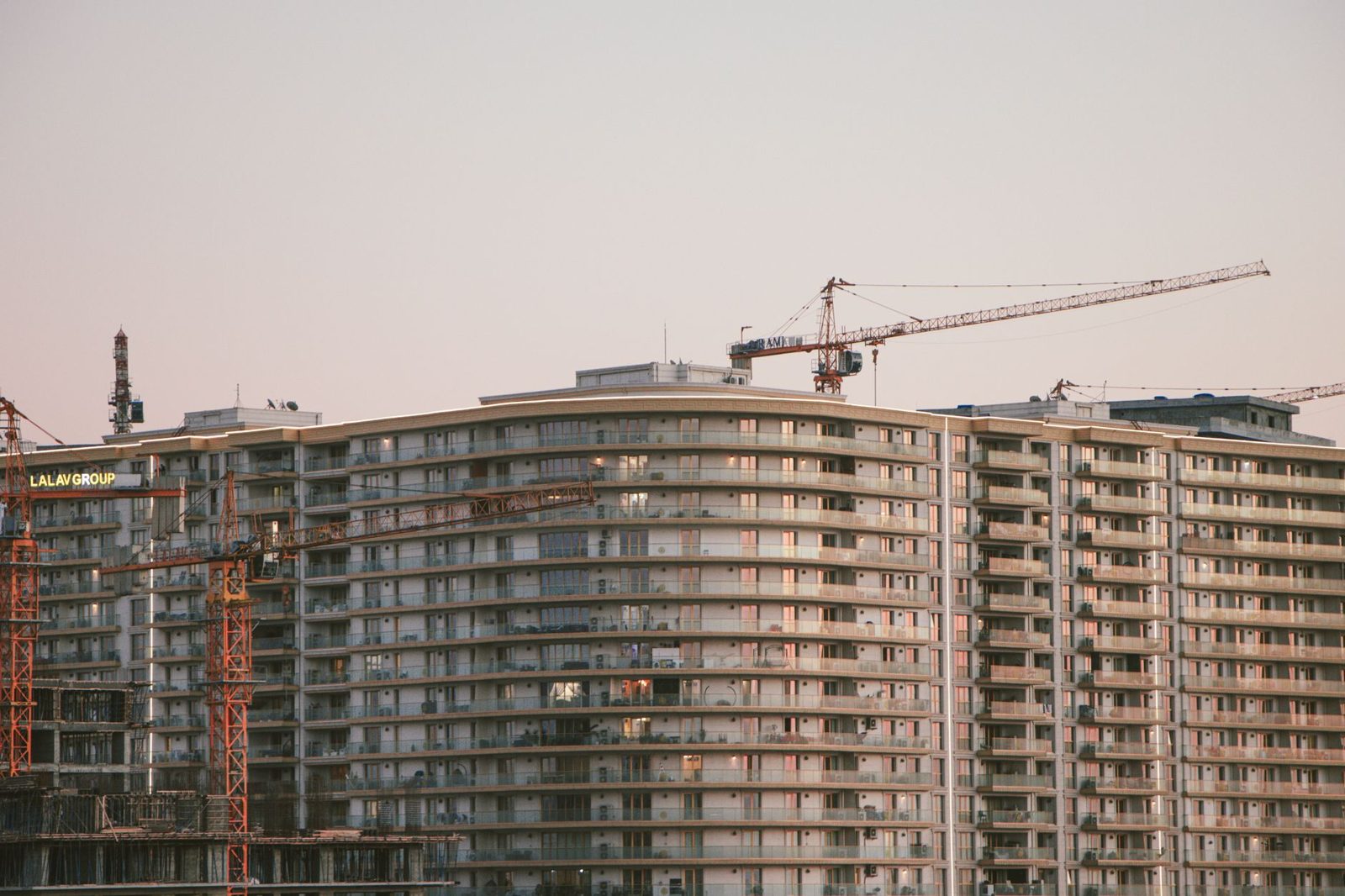 A tower crane over a new apartment building