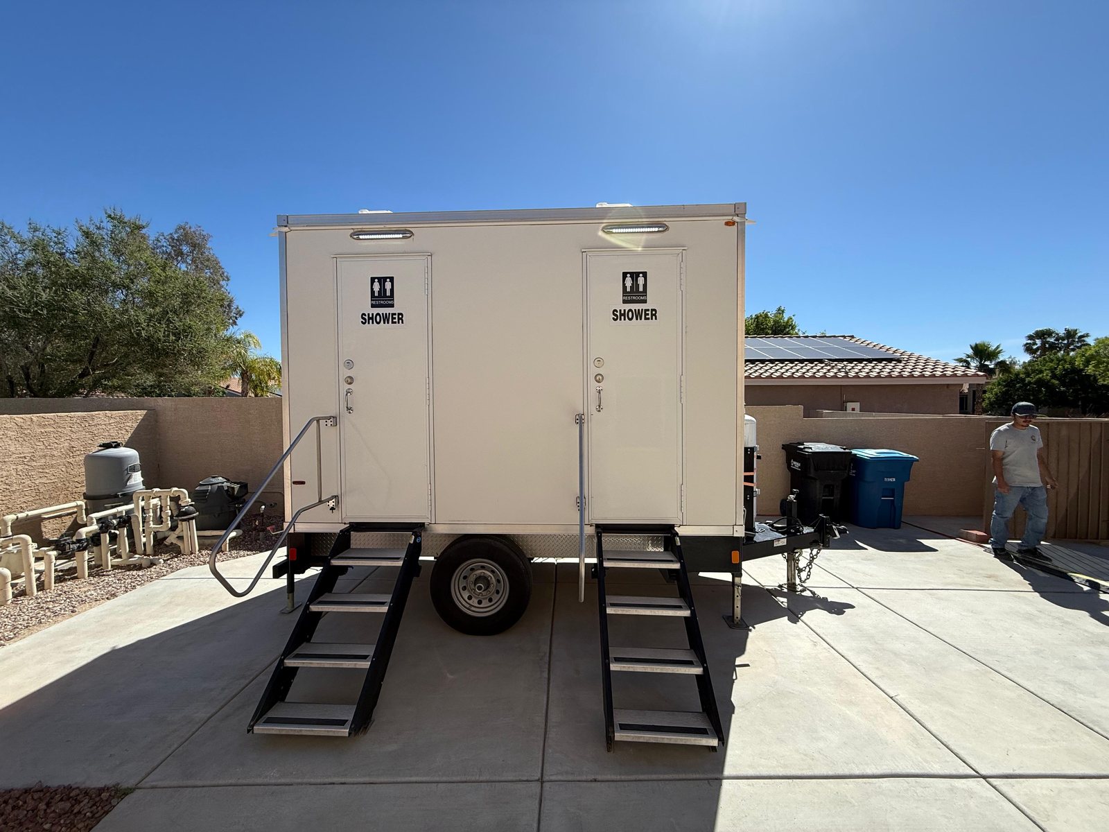 Photo of our 2 station shower/restroom combo offered near Oregon